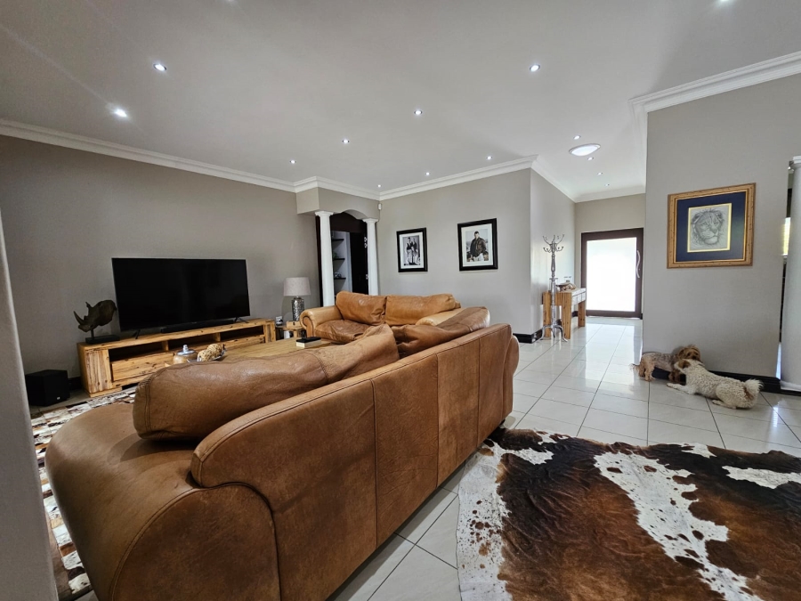 5 Bedroom Property for Sale in Jim Fouchepark Free State